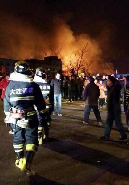 大連一液化氣站爆炸輸氣車被炸飛 已致1人受傷